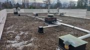 Travaux d'isolation thermique sur un toit terrasse de bâtiment industriel réalisés par PHC en région PACA