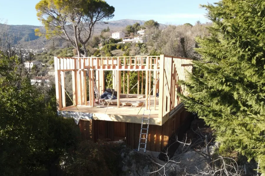 extension de maison avec grande baie vitrée ouverte