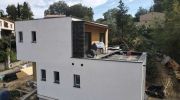 Construction d'une maison contemporaine avec toit terrasse et isolation étanchéité réalisée par PHC à Toulon dans le Var.